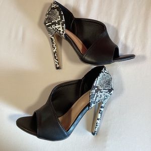 Black and white snake skin heals